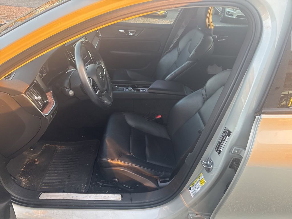 Used 2019 Volvo S60 T5 Momentum w/ Multimedia Package image 2
