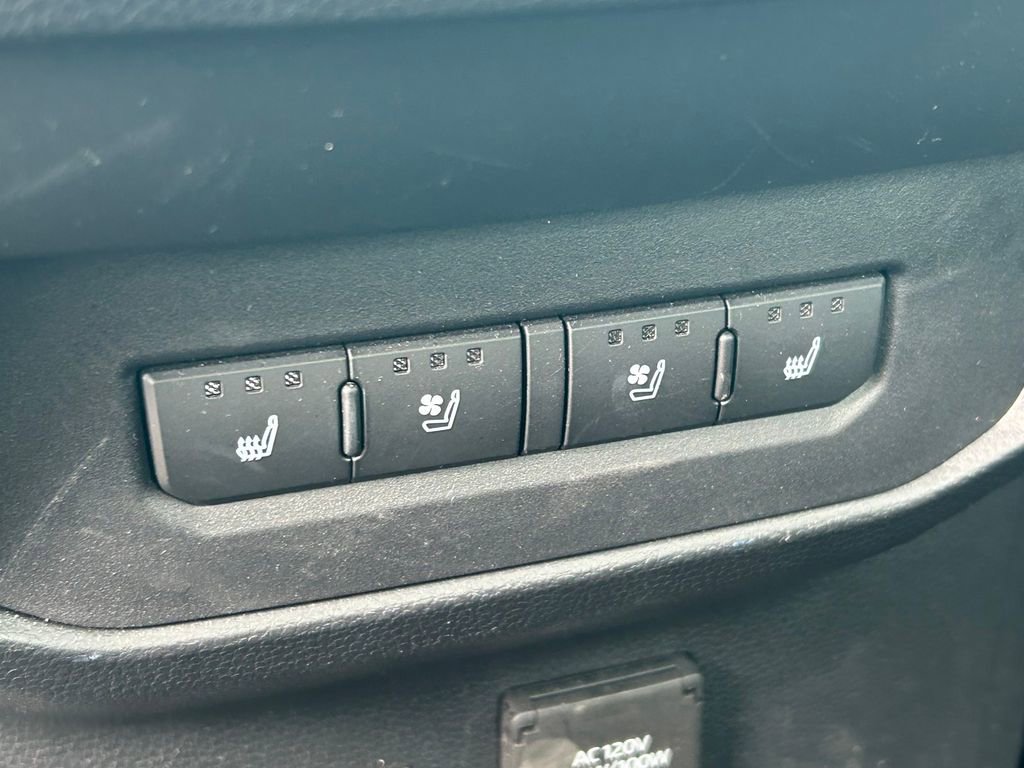 Used 2024 Toyota Tundra Platinum AWD/4WD image 22