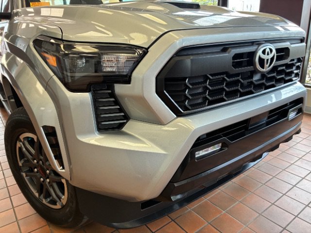 Used 2024 Toyota Tacoma TRD Sport AWD/4WD image 2