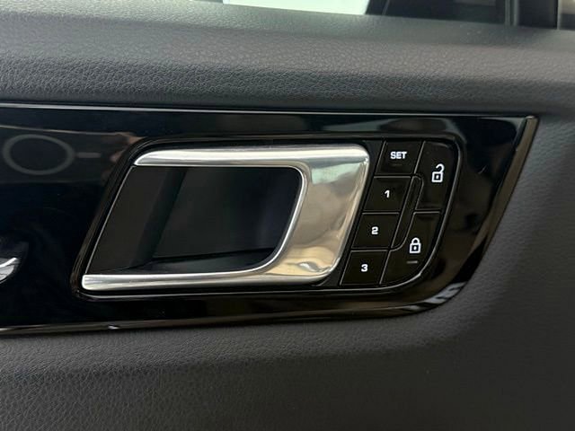 Used 2020 Porsche Cayenne image 29