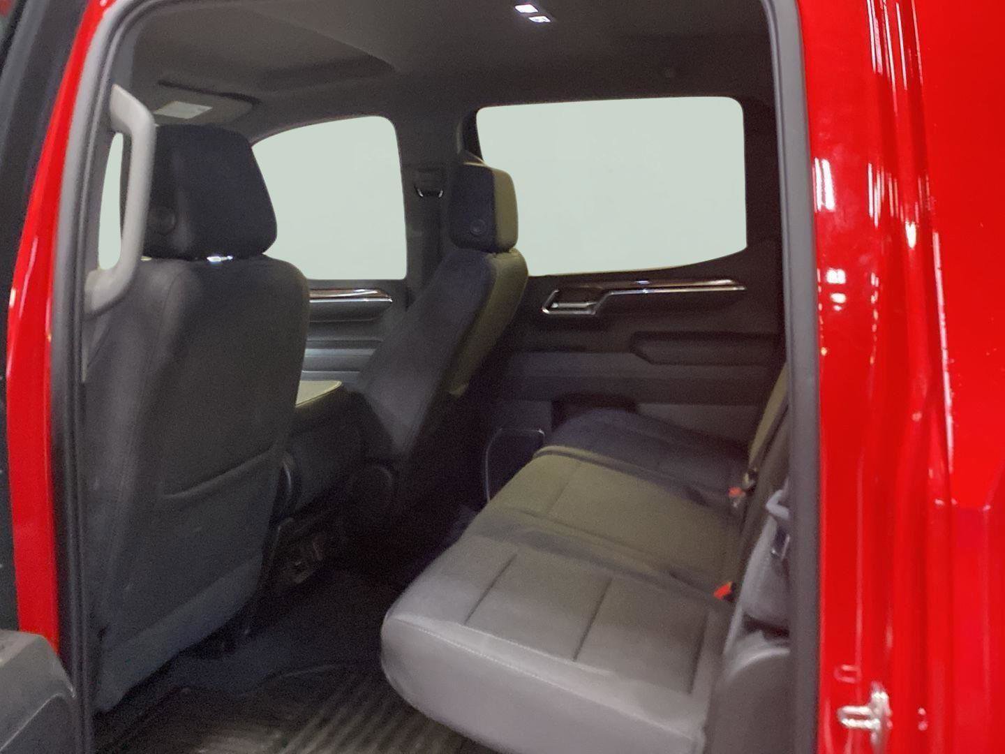Used 2023 Chevrolet Silverado 1500 LT AWD/4WD image 9