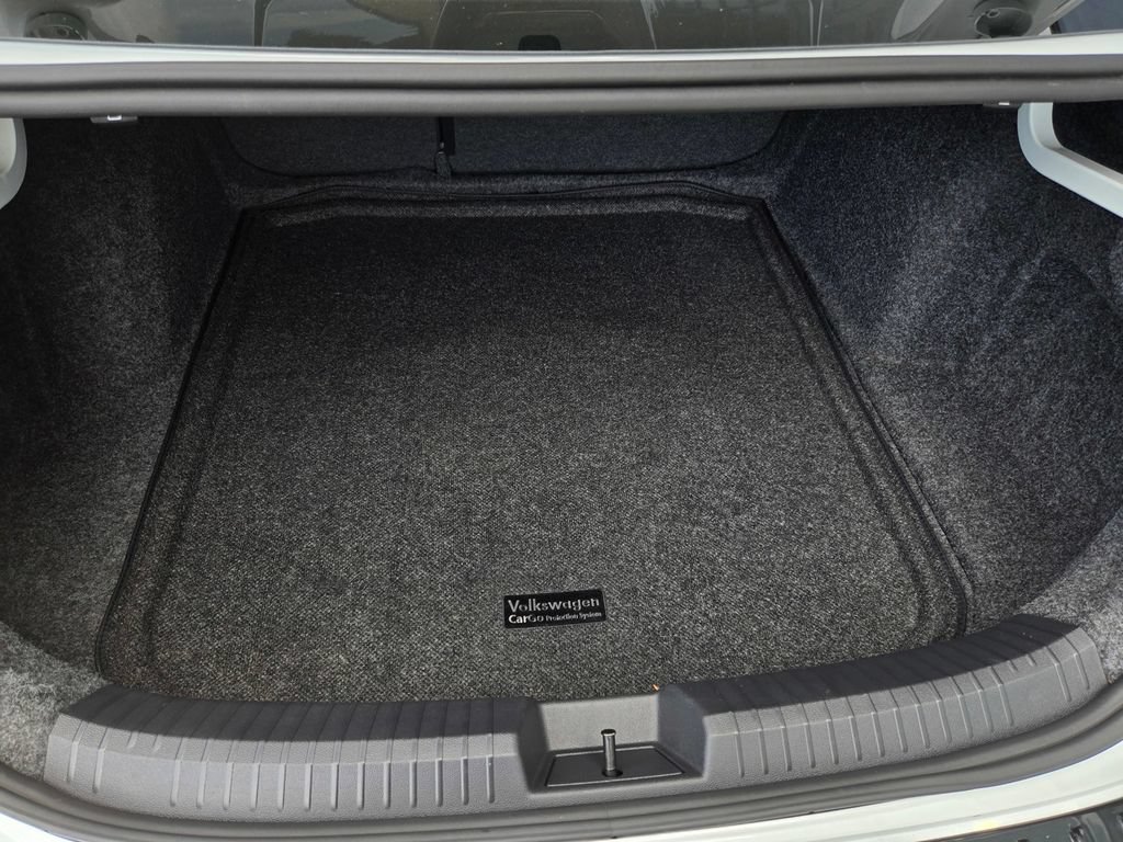 Used 2025 Volkswagen Jetta SE FWD image 25