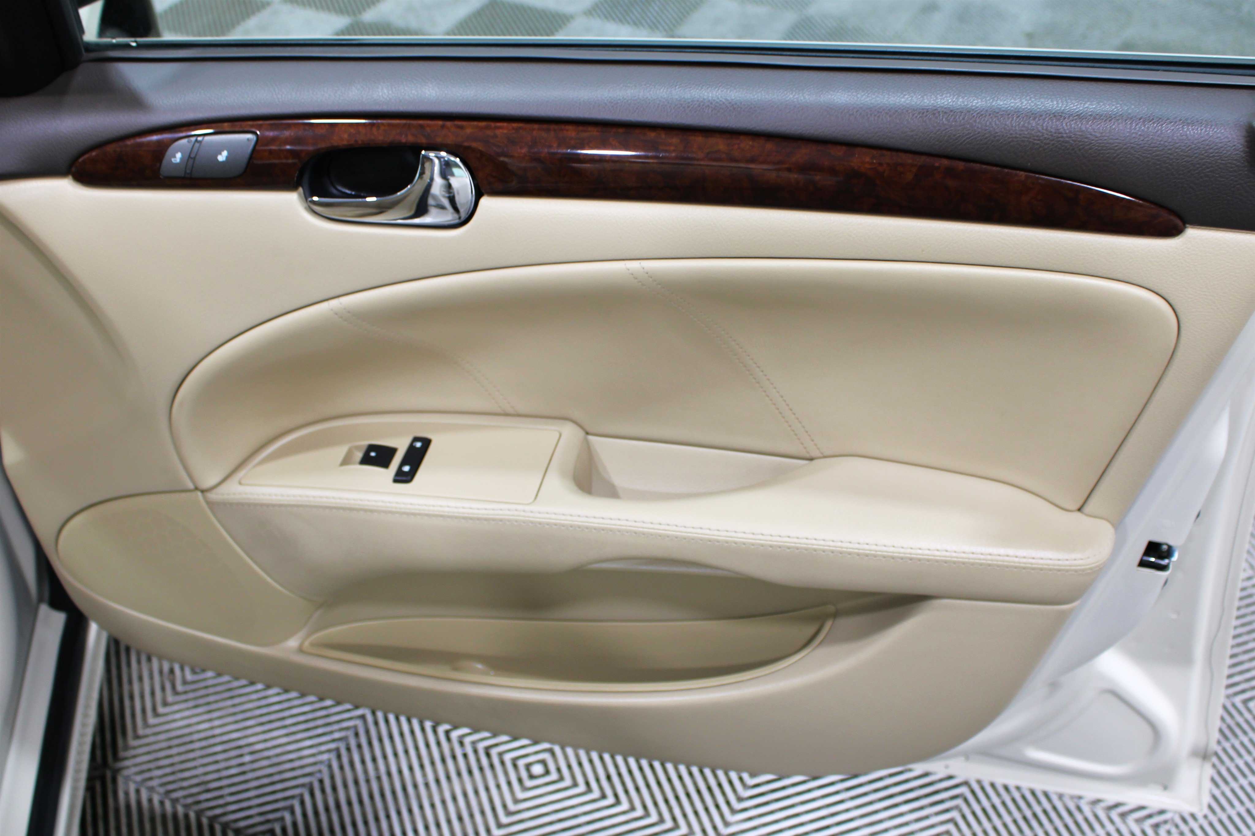 Used 2011 Buick Lucerne CXL w/ Driver Confidence Package FWD image 23