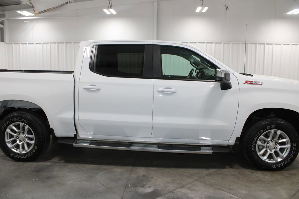 Used 2024 Chevrolet Silverado 1500 LT w/ Z71 Off-Road Package image 11