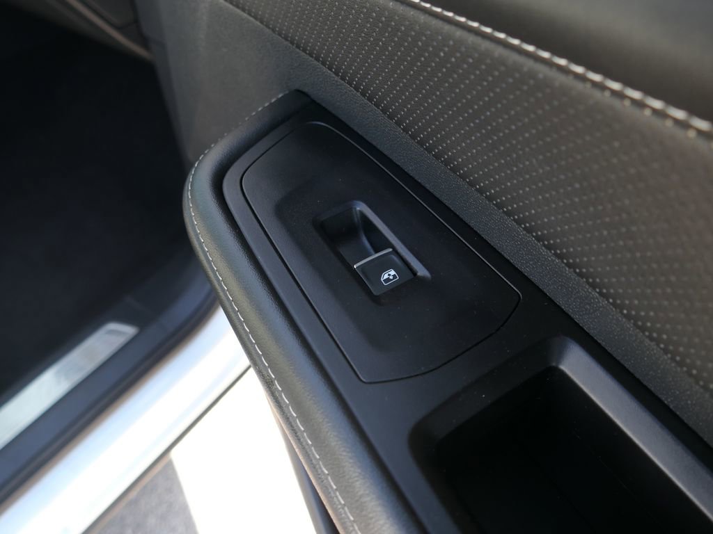 Used 2025 Volkswagen Atlas SE image 24