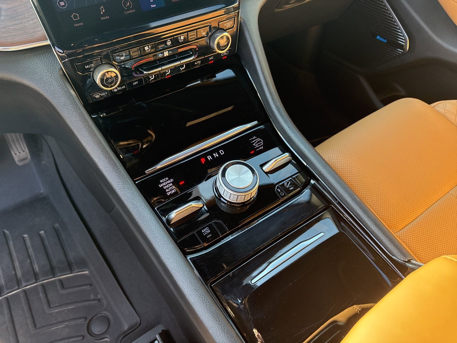 Used 2024 Jeep Grand Cherokee L Summit w/ Advanced Protech Group IV image 30