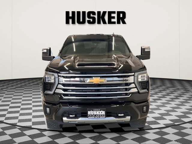 Used 2024 Chevrolet Silverado 2500 High Country w/ High Country Premium Package AWD/4WD image 2