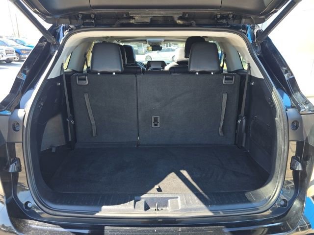 Used 2021 Toyota Highlander XLE FWD image 38
