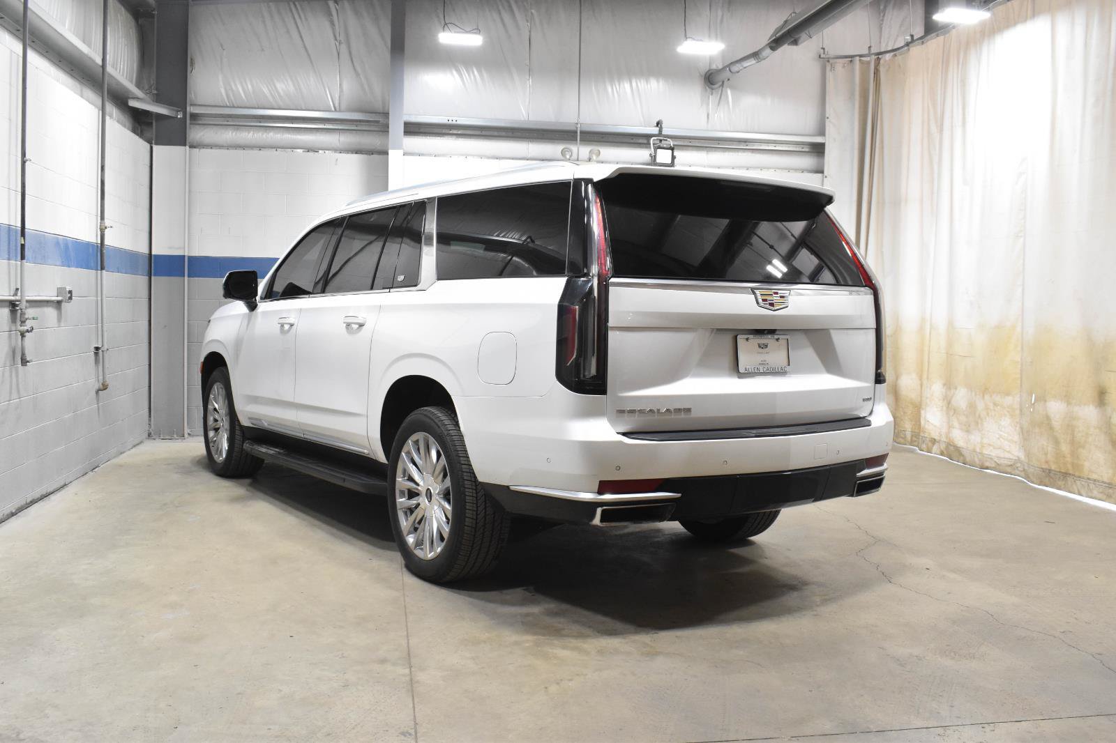 Used 2023 Cadillac Escalade ESV Premium Luxury w/ LPO, Floor Liner Package AWD/4WD image 26