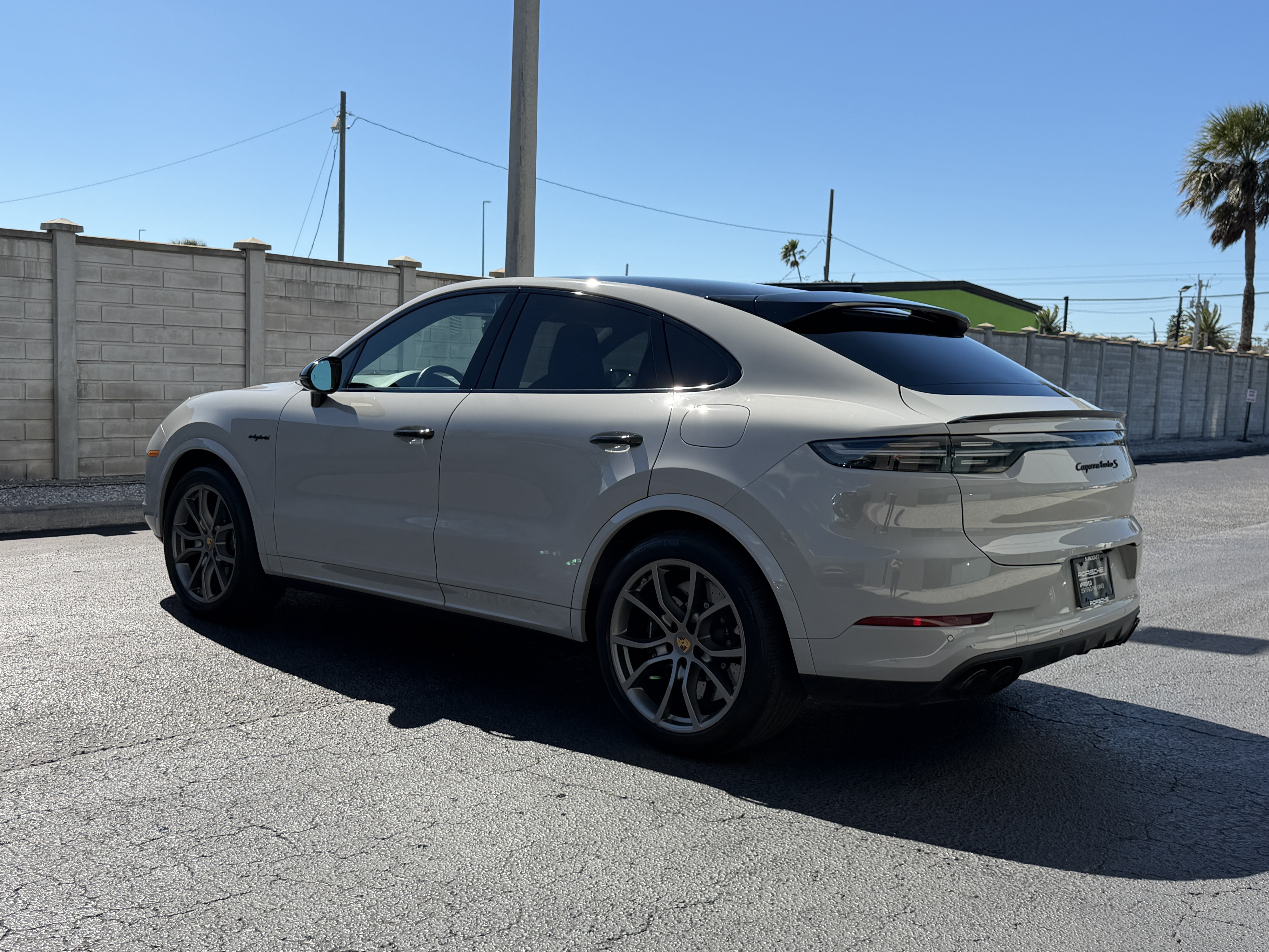 Certified 2022 Porsche Cayenne Turbo S AWD/4WD image 3