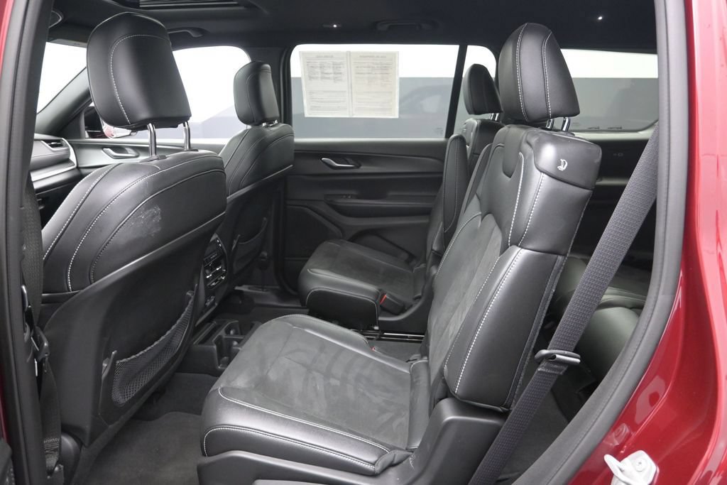 Used 2023 Jeep Grand Cherokee L Laredo AWD/4WD image 13