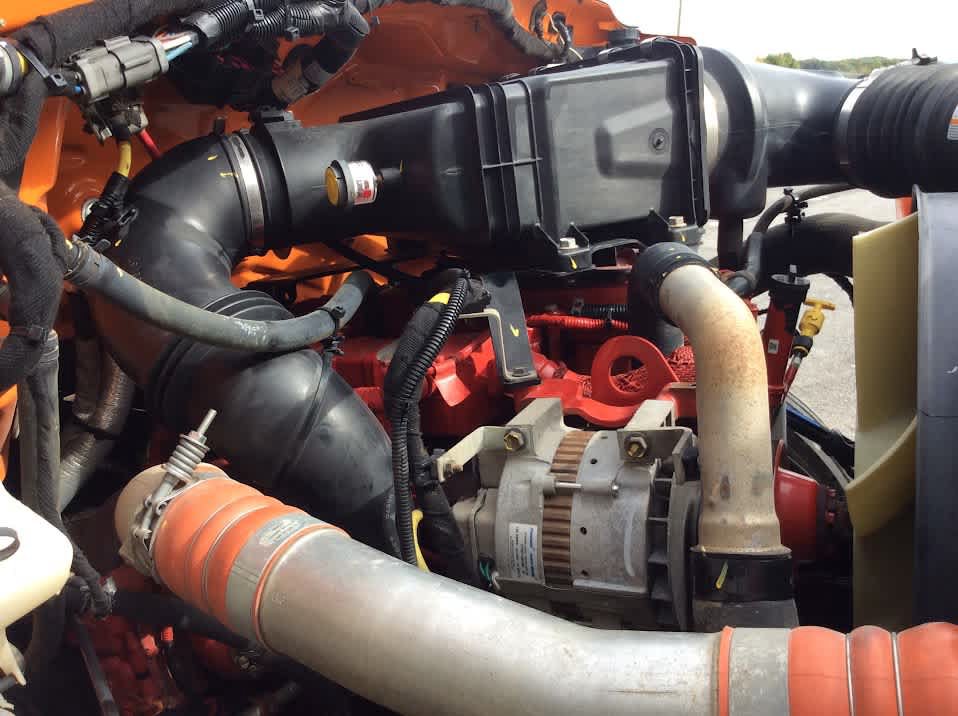 Used 2013 Ford F750 2WD Regular Cab Super Duty image 12