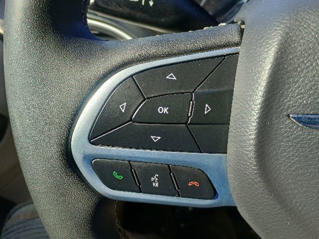 Used 2023 Chrysler Pacifica Touring-L FWD image 26