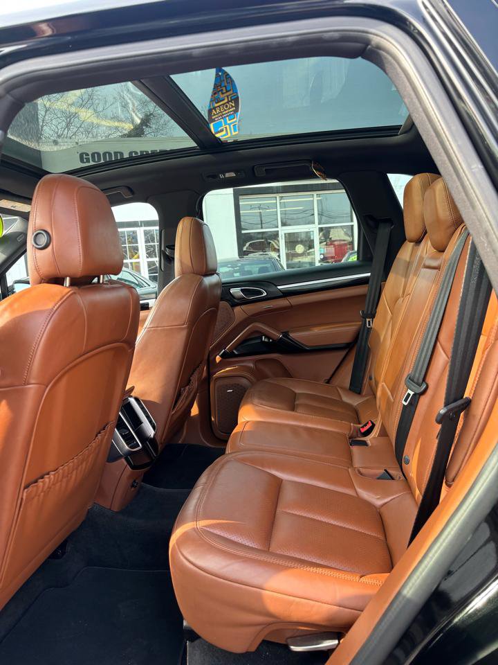 Used 2017 Porsche Cayenne Platinum Edition image 14