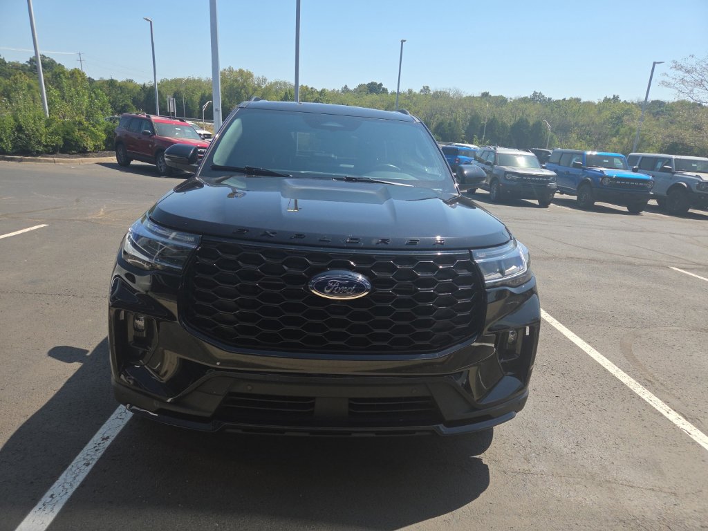 Used 2025 Ford Explorer ST-Line w/ Premium Package AWD/4WD image 2