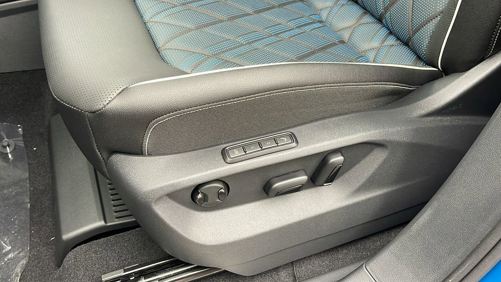 New 2025 Volkswagen Atlas Cross Sport SEL Premium R-Line image 28