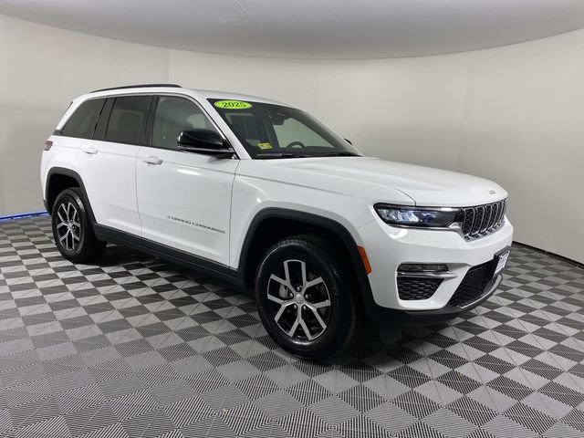 Used 2025 Jeep Grand Cherokee Limited AWD/4WD image 1
