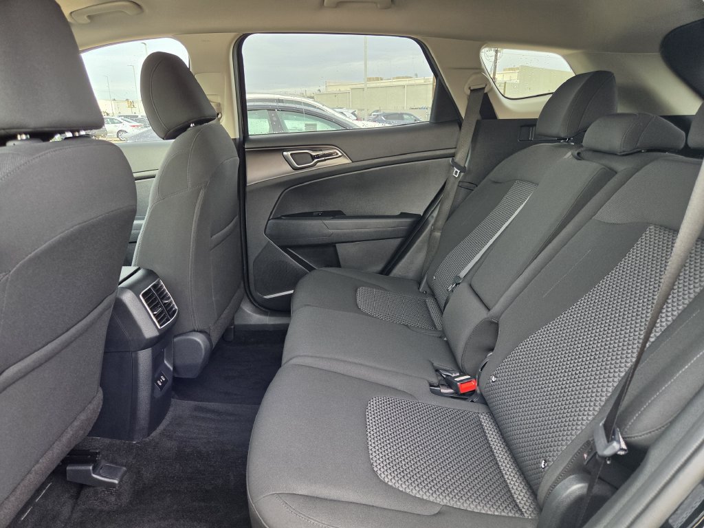 Used 2026 Kia Sportage LX FWD image 27