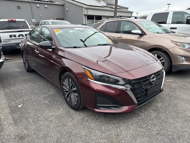 Used 2024 Nissan Altima 2.5 SV image 3