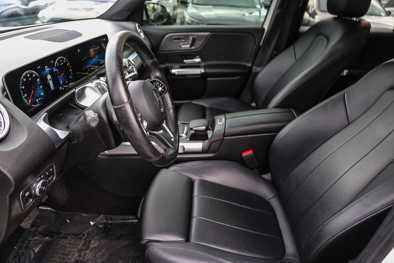 Used 2021 Mercedes-Benz GLB 250 w/ Premium Package image 17