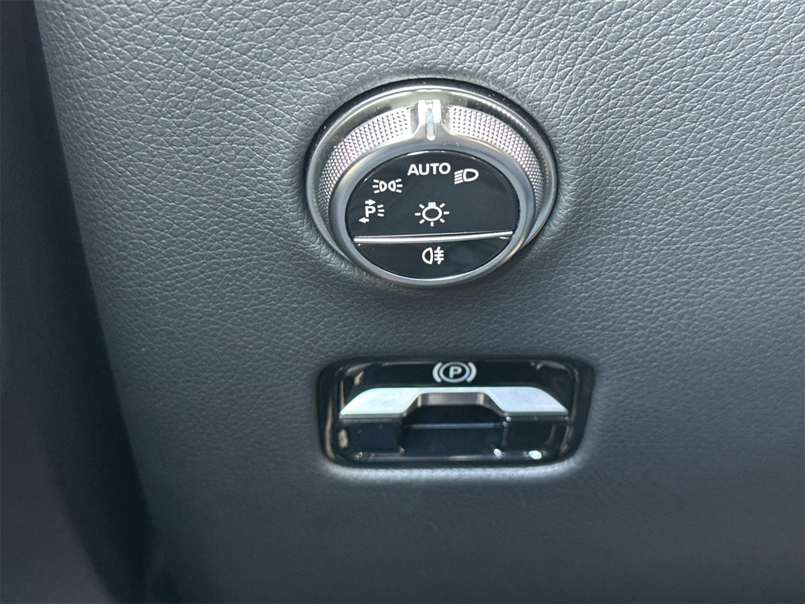 Certified 2025 Mercedes-Benz GLC 300 image 31