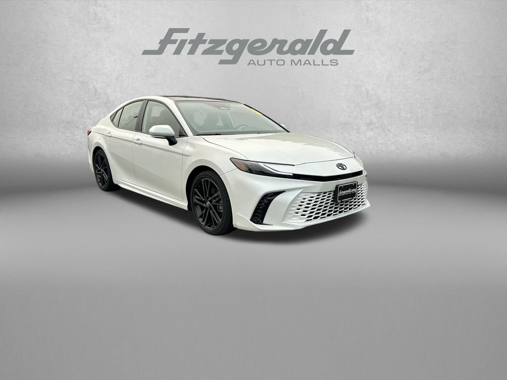 Used 2025 Toyota Camry XSE FWD image 2