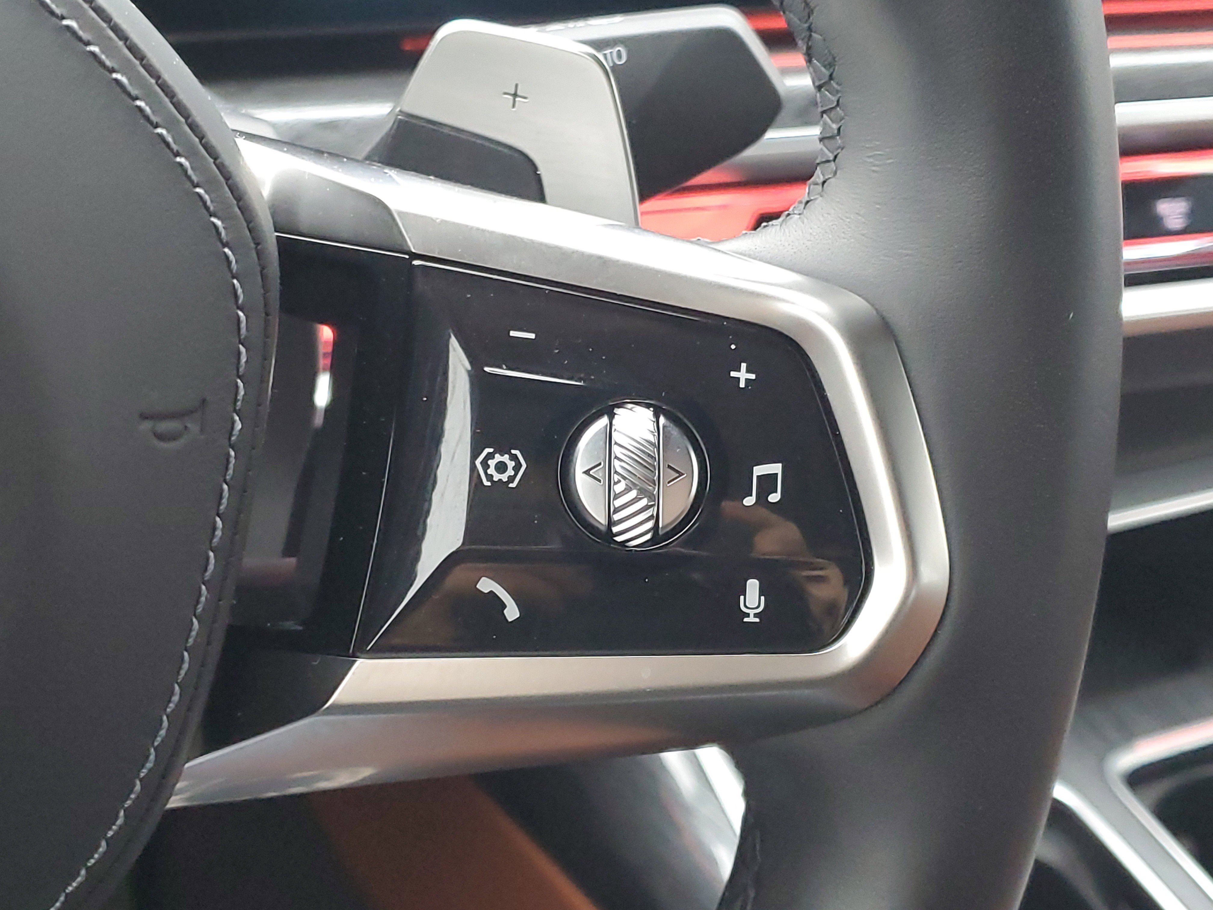 Used 2023 BMW 760i xDrive image 12