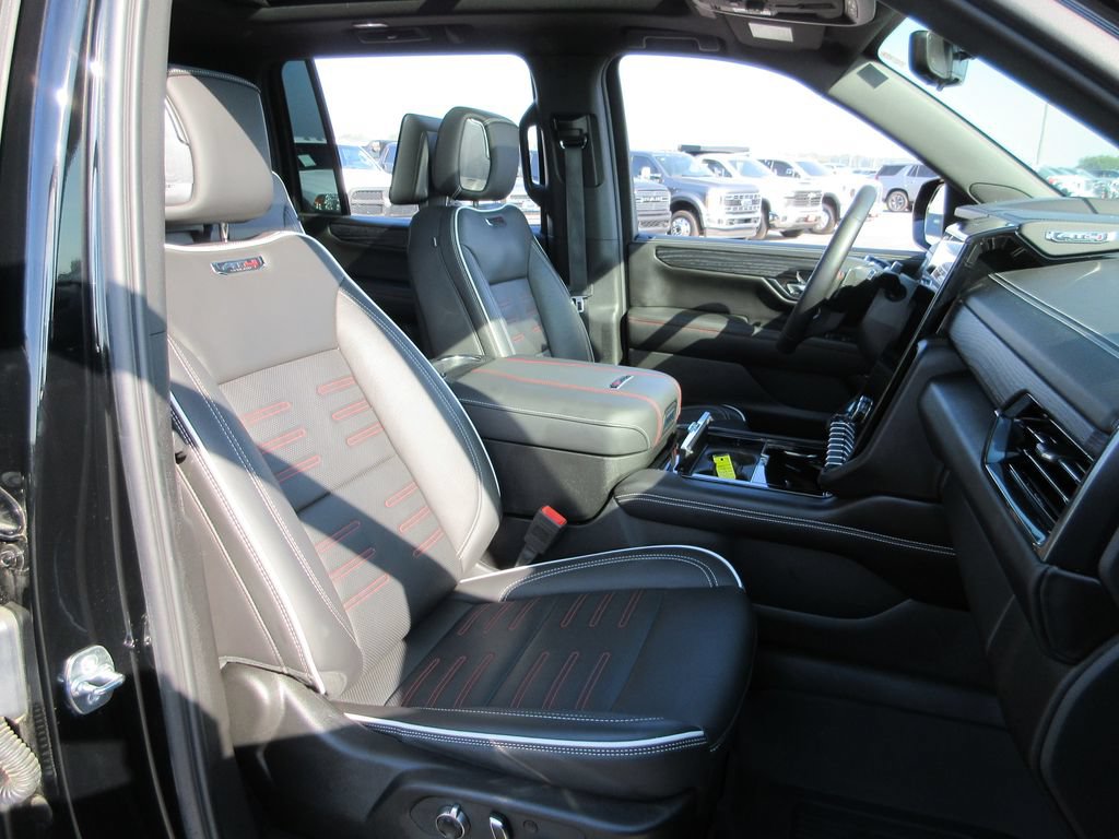 Used 2025 GMC Yukon XL AT4 Ultimate AWD/4WD image 26