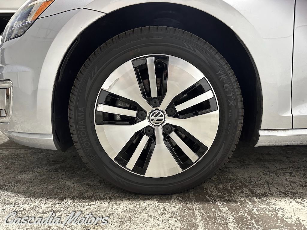 Used 2016 Volkswagen e-Golf SEL Premium image 29