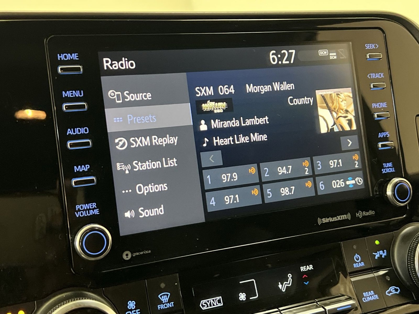 Used 2021 Toyota Highlander XLE image 22