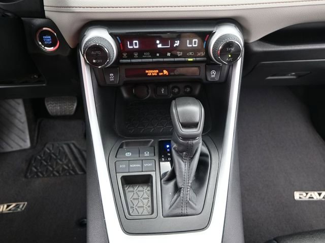 Used 2022 Toyota RAV4 XLE image 11