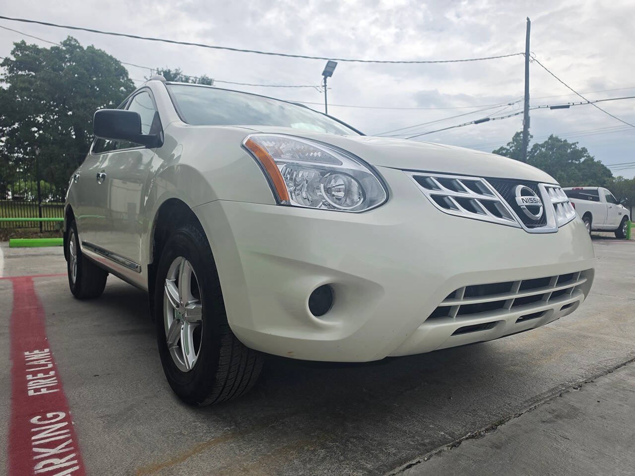 Used 2015 Nissan Rogue S w/ Convenience Package FWD image 4