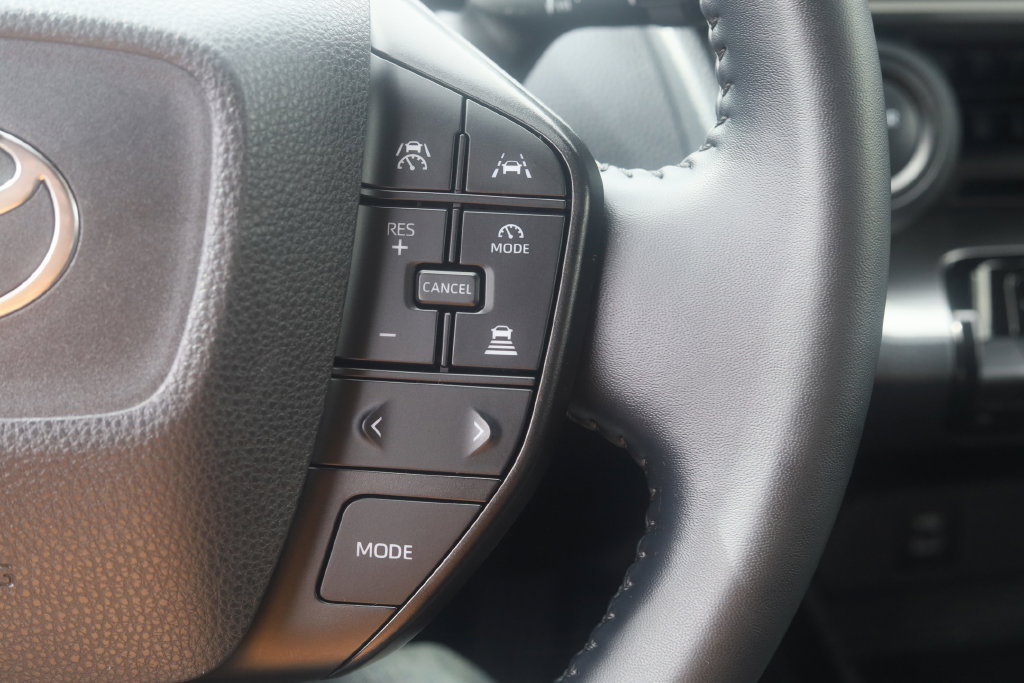 Used 2025 Toyota Prius LE FWD image 18