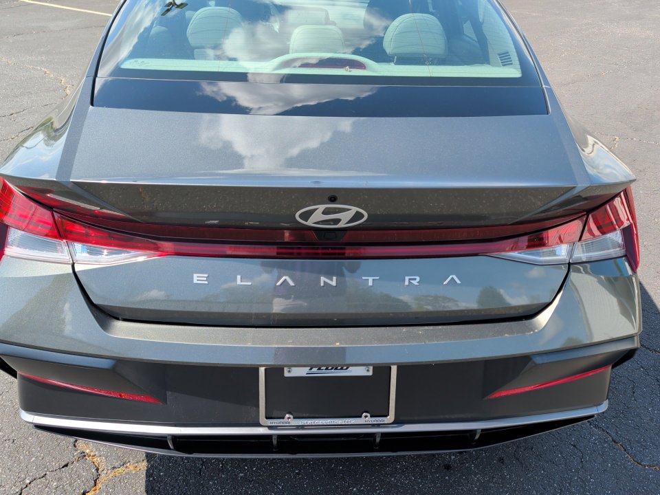 Certified 2024 Hyundai Elantra SEL w/ Convenience Package FWD image 14