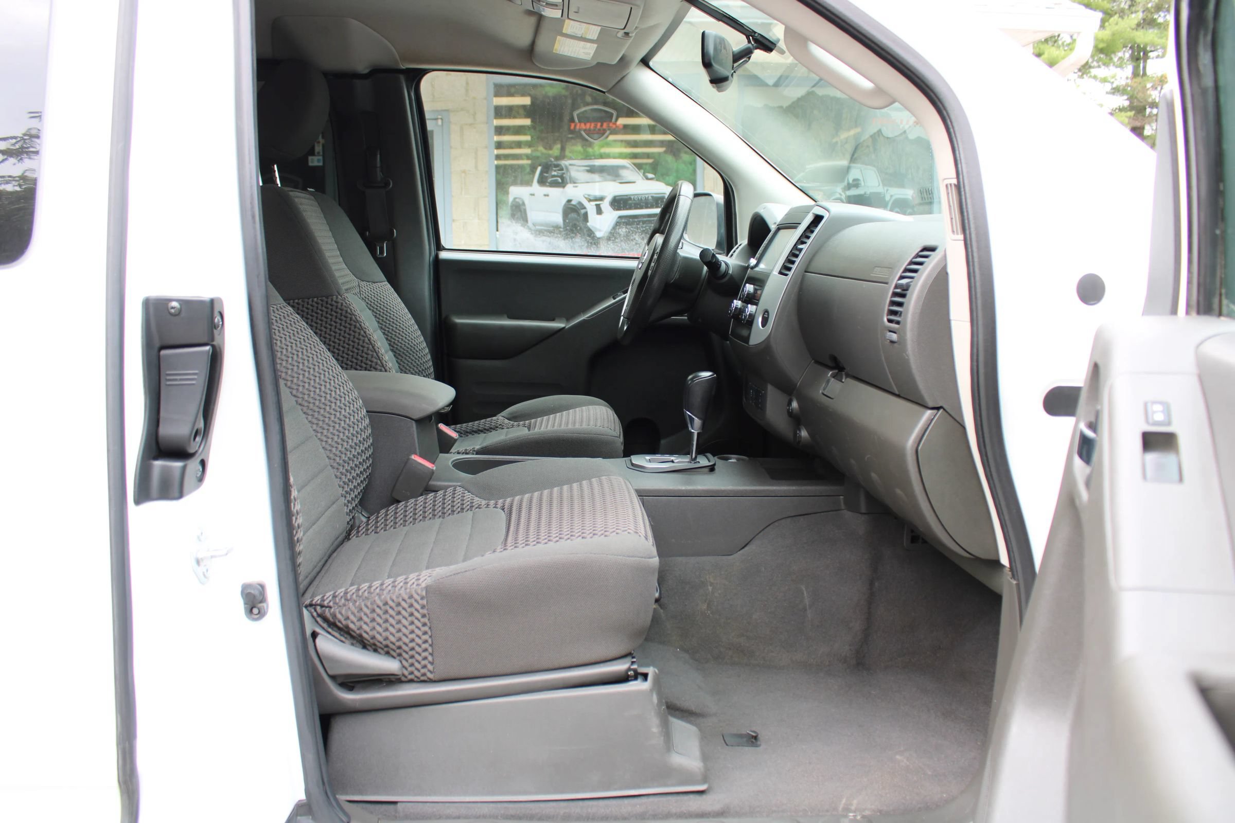 Used 2021 Nissan Frontier SV RWD image 7