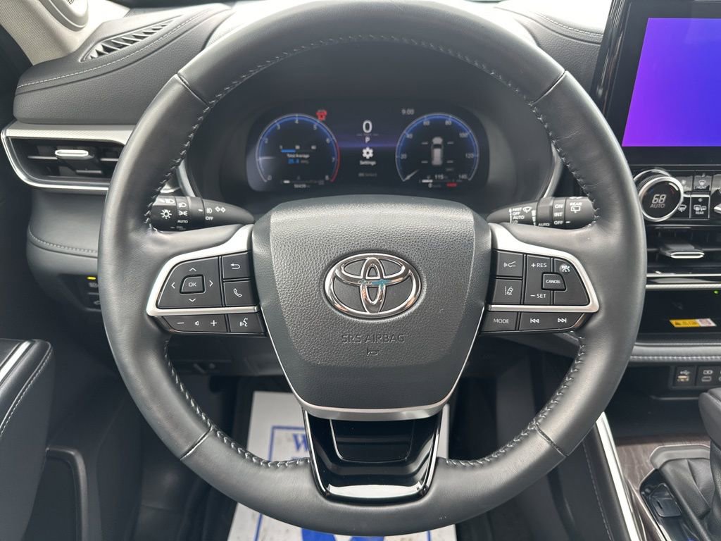 Used 2023 Toyota Highlander Platinum image 12
