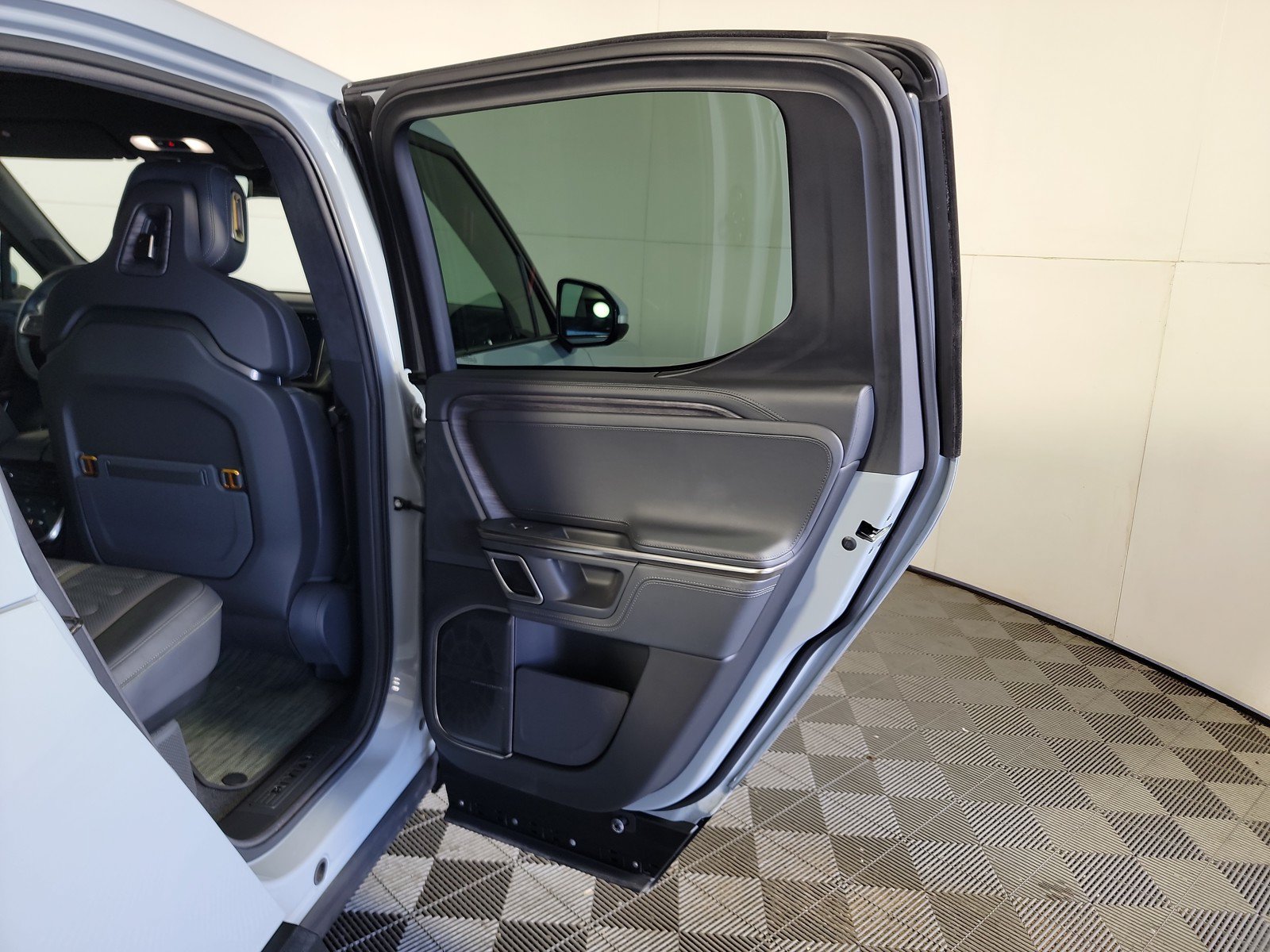 Used 2022 Rivian R1T Adventure AWD/4WD image 18