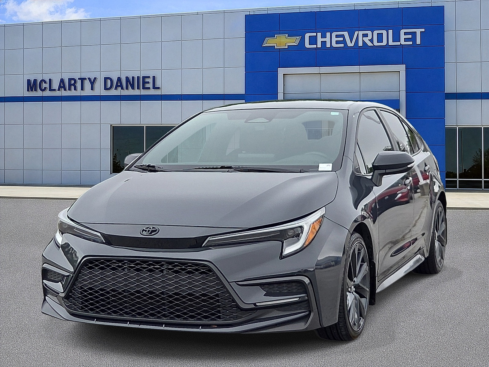 Used 2024 Toyota Corolla SE FWD image 2
