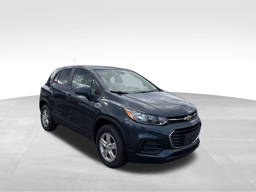 Used 2022 Chevrolet Trax LS w/ Tint and Cruise Package AWD/4WD image 3