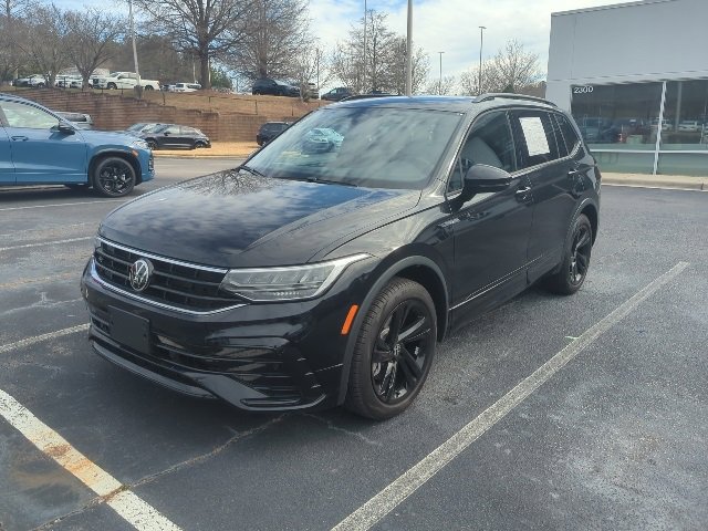 Certified 2024 Volkswagen Tiguan SE R-Line image 9