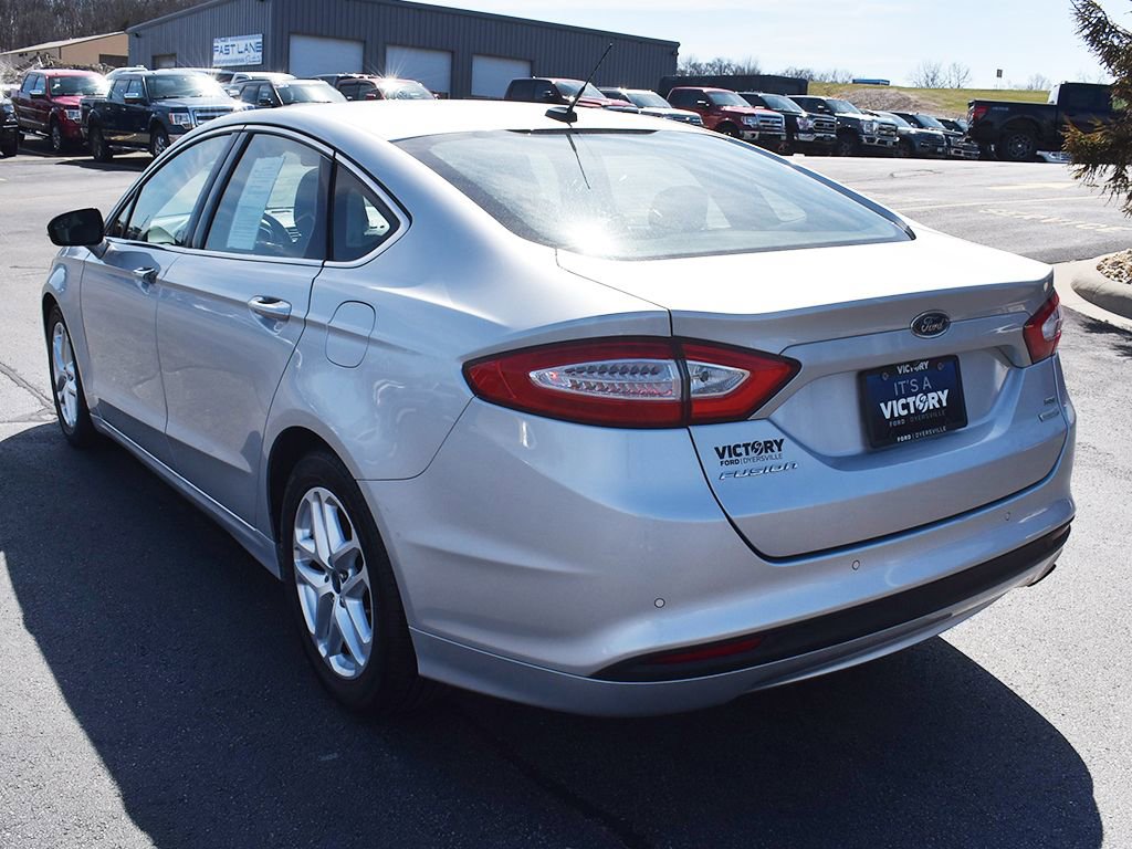 Used 2016 Ford Fusion SE w/ Equipment Group 202A image 3