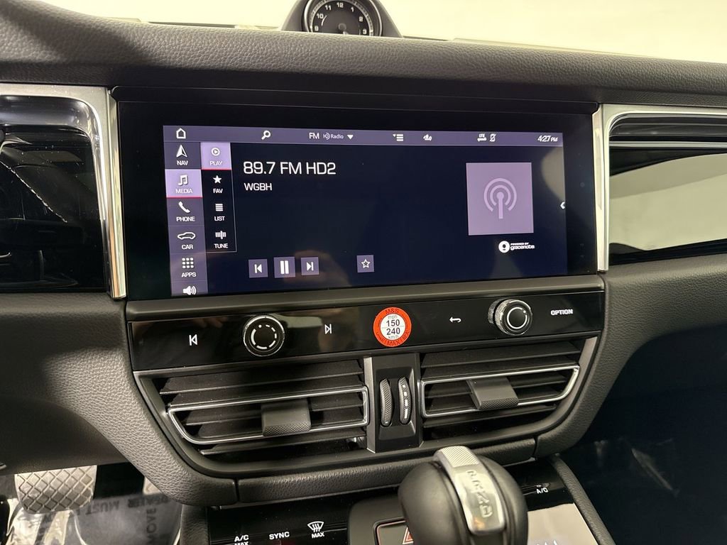 Certified 2025 Porsche Macan image 28
