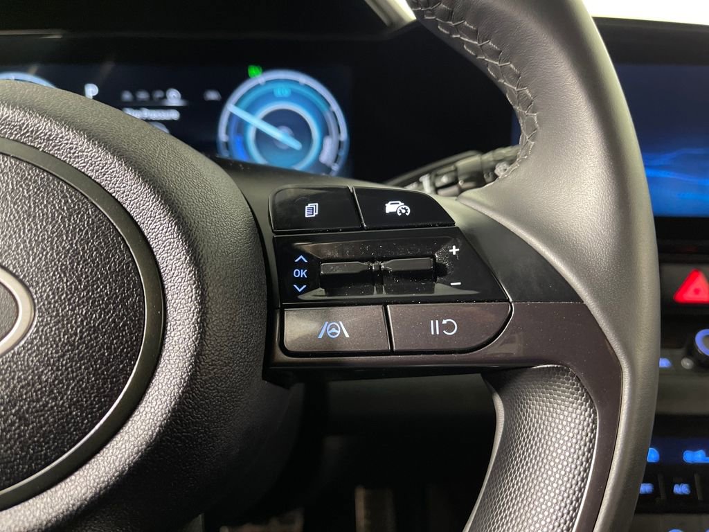 Certified 2025 Hyundai Elantra SEL image 30