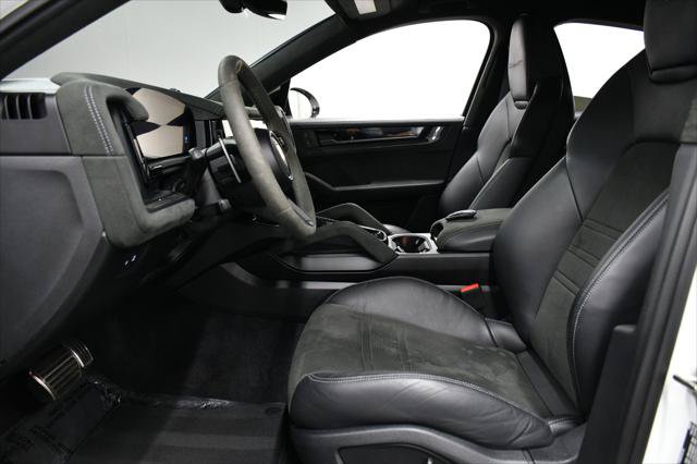 Used 2024 Porsche Cayenne Turbo GT AWD/4WD image 39