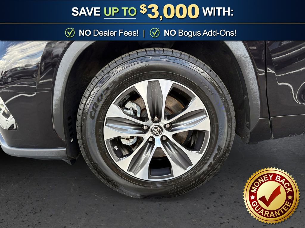 Used 2020 Toyota Highlander XLE FWD image 13