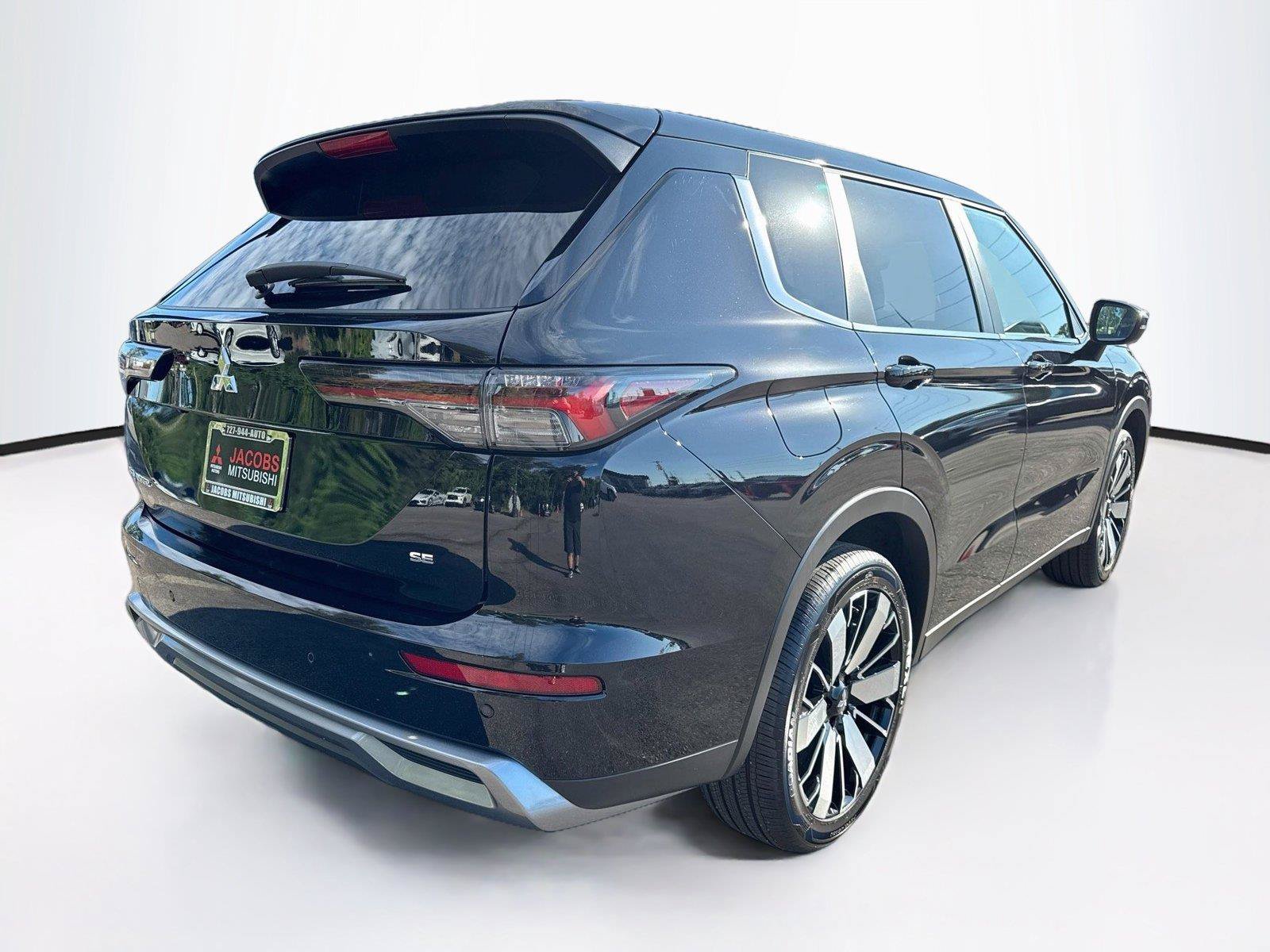 New 2026 Mitsubishi Outlander SE FWD image 5