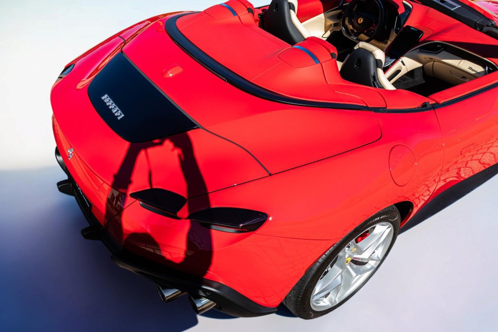 Certified 2025 Ferrari Roma Spider RWD image 20