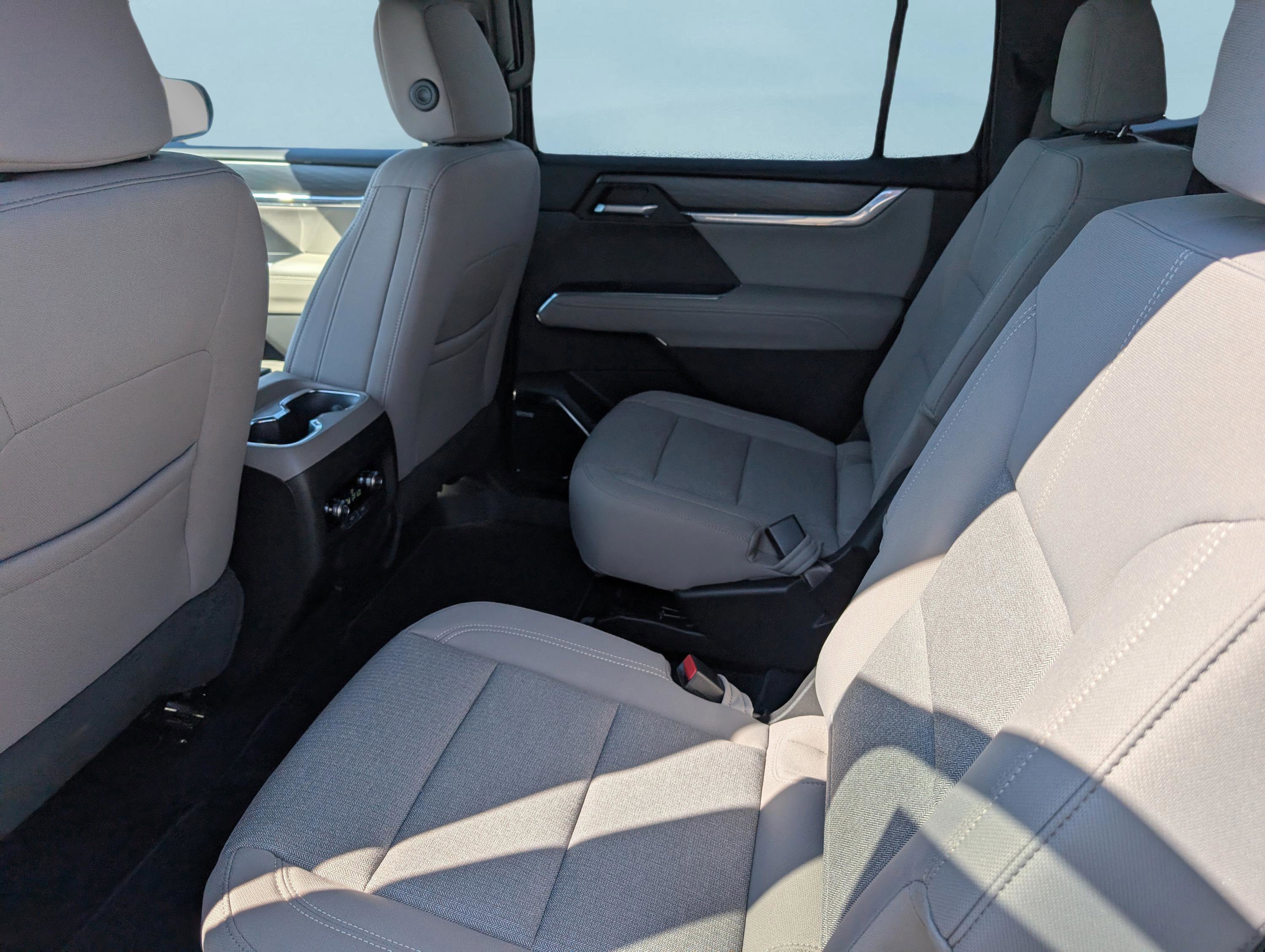 New 2026 GMC Acadia Elevation image 14