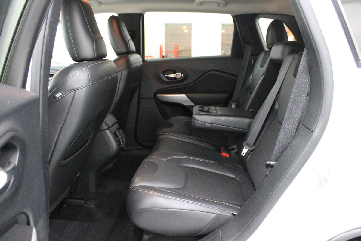 Used 2018 Jeep Cherokee Latitude Plus FWD image 8