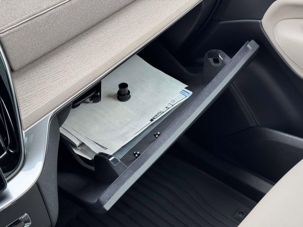 Certified 2026 Volvo XC90 B6 Plus w/ Protection Package image 31